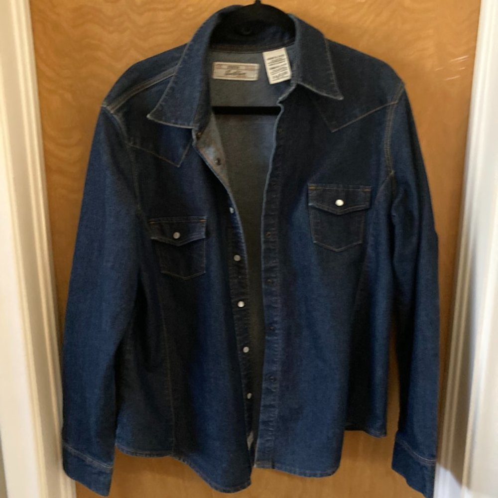Lightweight denim jacket with snap closures